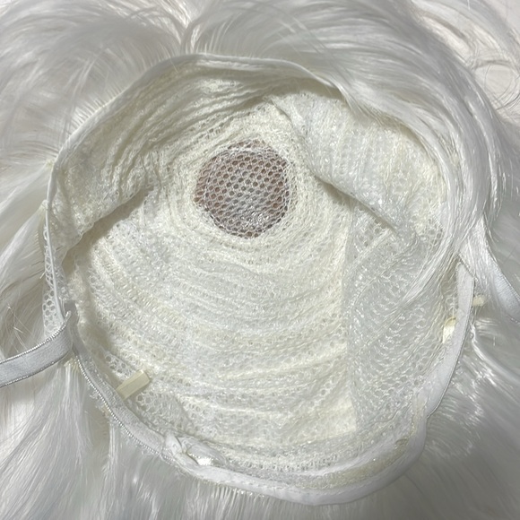 White synthetic wig 22” - Picture 6 of 6